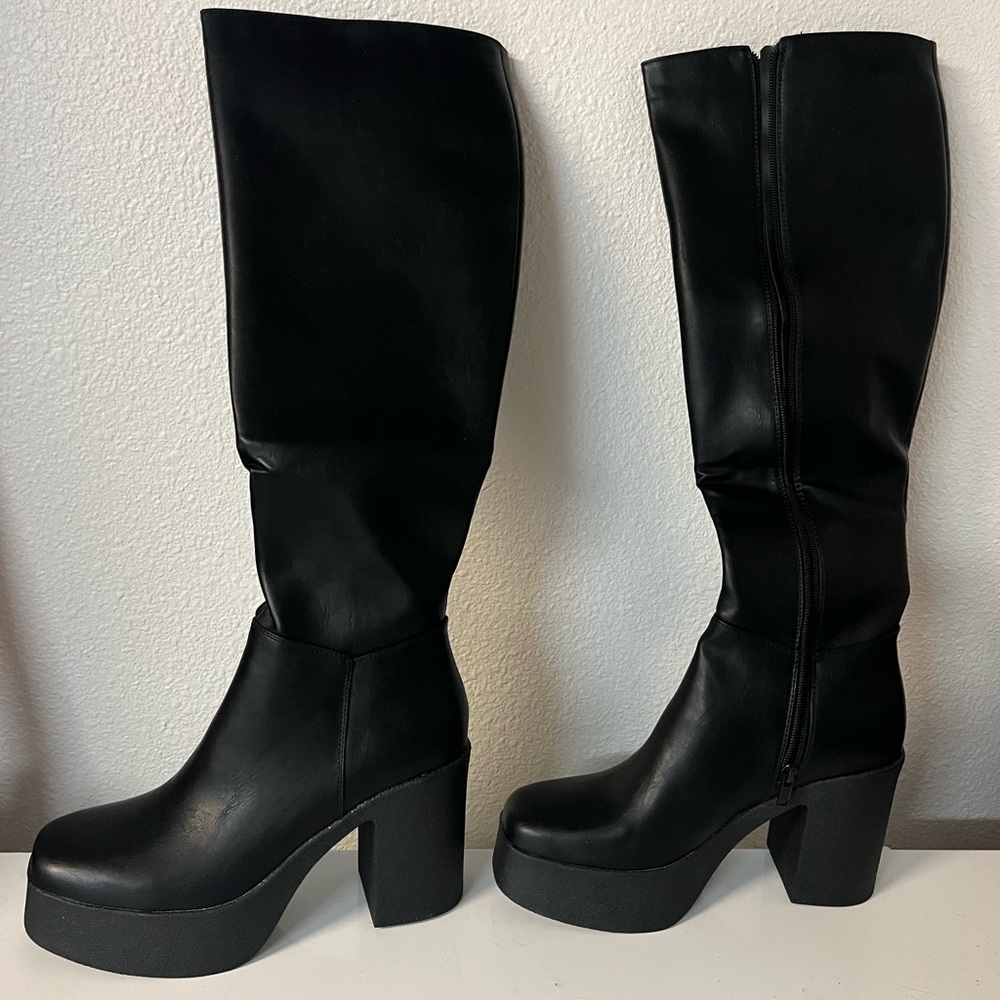 LAMODA SLICK NICKS PLATFORM KNEE HIGH BOOT